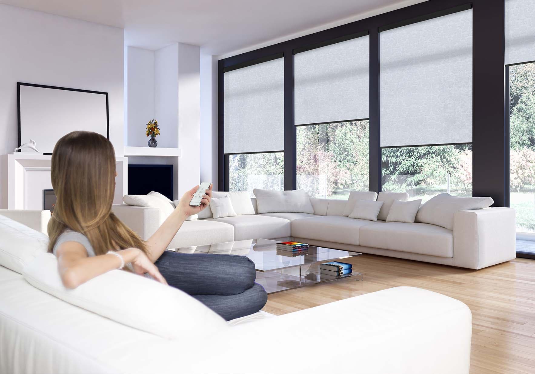 Cortinas enrollables motorizadas con control inteligente